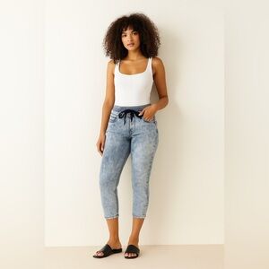 Liverpool Jeans Company Crop Relaxed Jeans. High stretch.